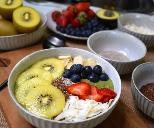 Gold kiwifruit smoothie bowl recipe_website